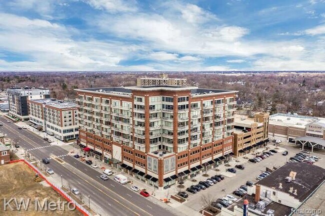 Building Photo - 350 N Main St