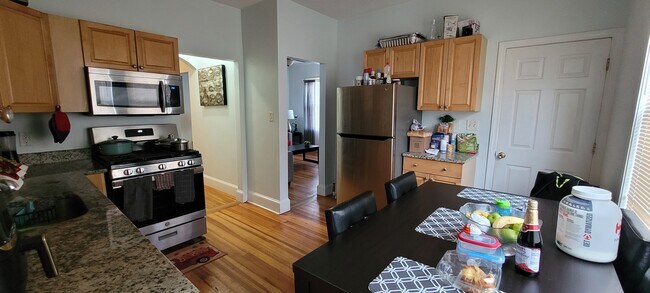Building Photo - 32 Bellevue St