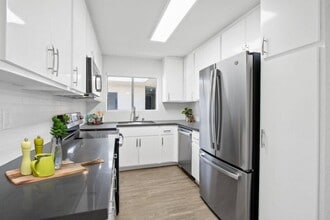 Building Photo - Palm Capri Apartments