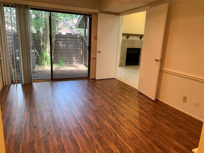 Foto del edificio - 2611 Grants Lake Blvd