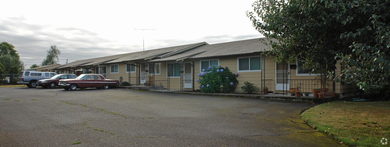 Foto principal - 1552-1562 Evergreen Ave NE