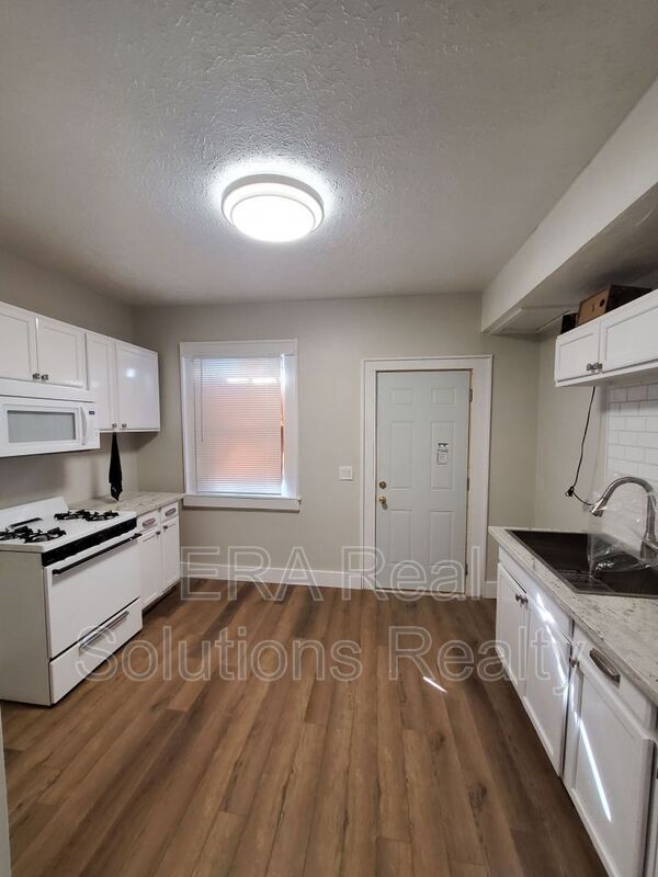 Building Photo - 775 E Starr Ave