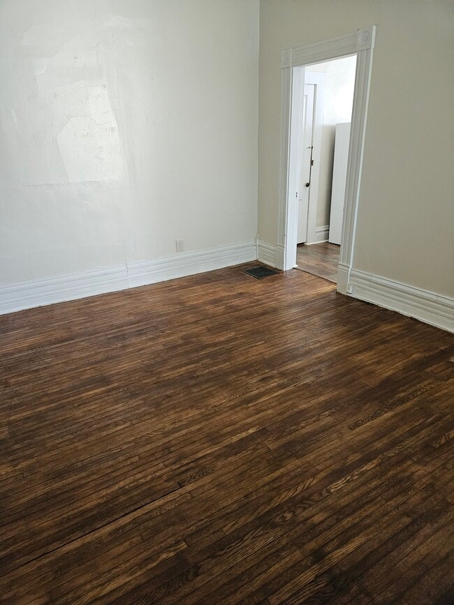 Bedroom - 120 W 5th Ave