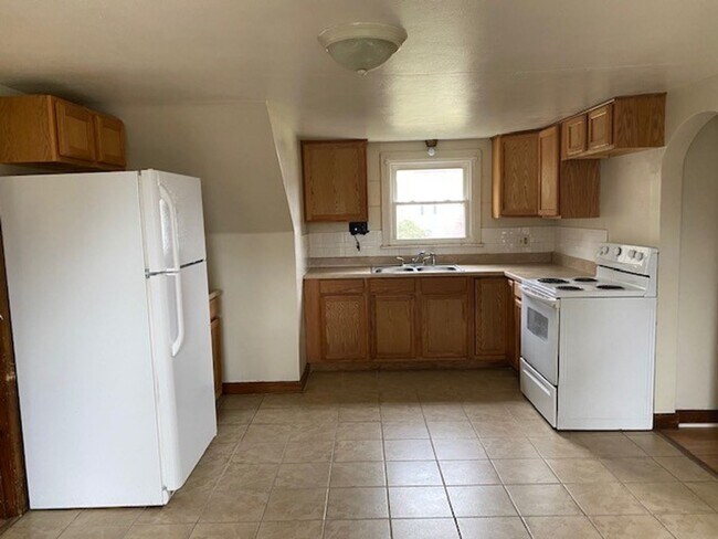 Foto del edificio - Hill 387-389-393 Brush Avenue