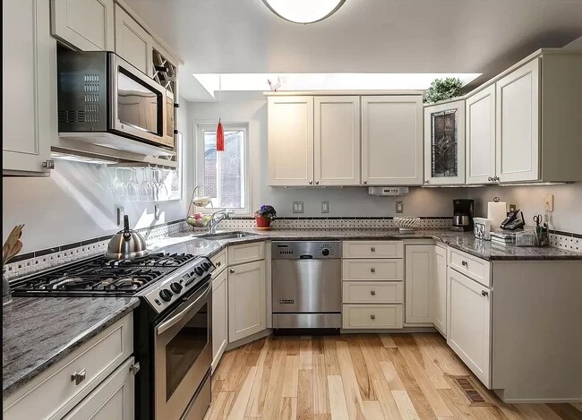 Bright, spacious kitchen - 690 N Pennsylvania St