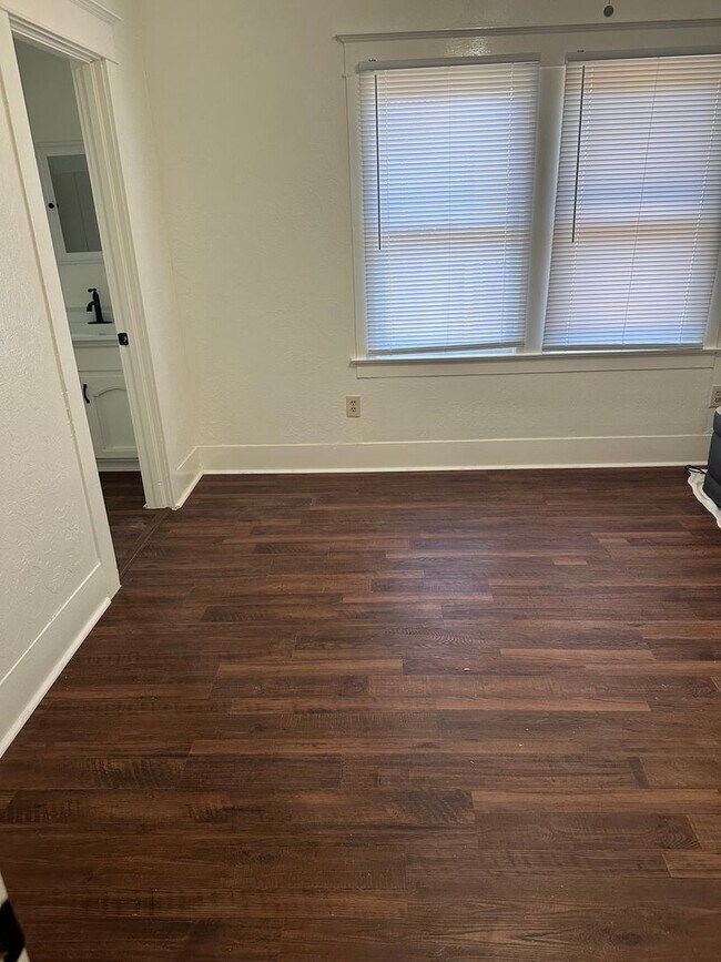 Foto del edificio - 1021 West 21st Street