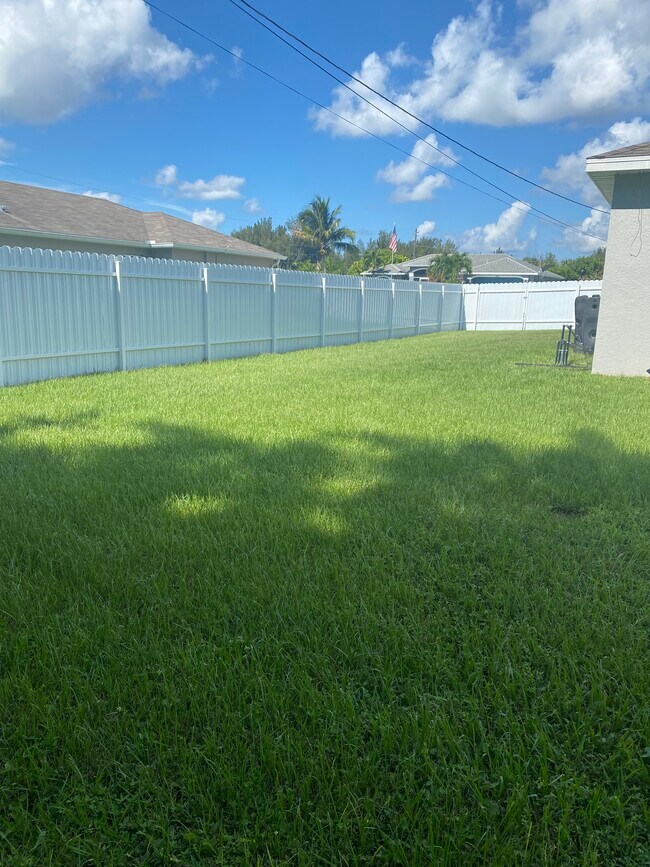 Foto del edificio - 841 SW 14th Pl