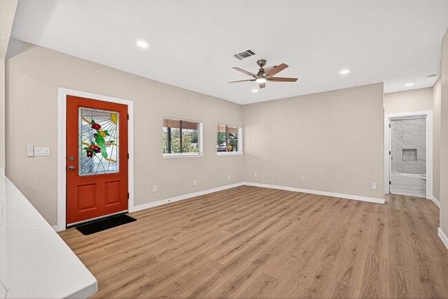 Building Photo - 631 E Mistletoe