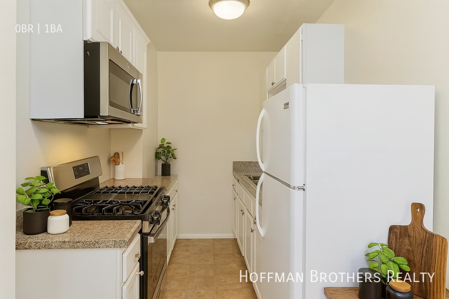 Building Photo - 607 S Dunsmuir Ave