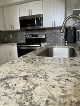Building Photo - 10855 Meadowglen Ln