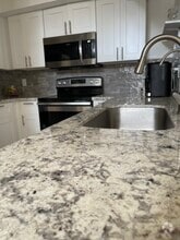 Building Photo - 10855 Meadowglen Ln