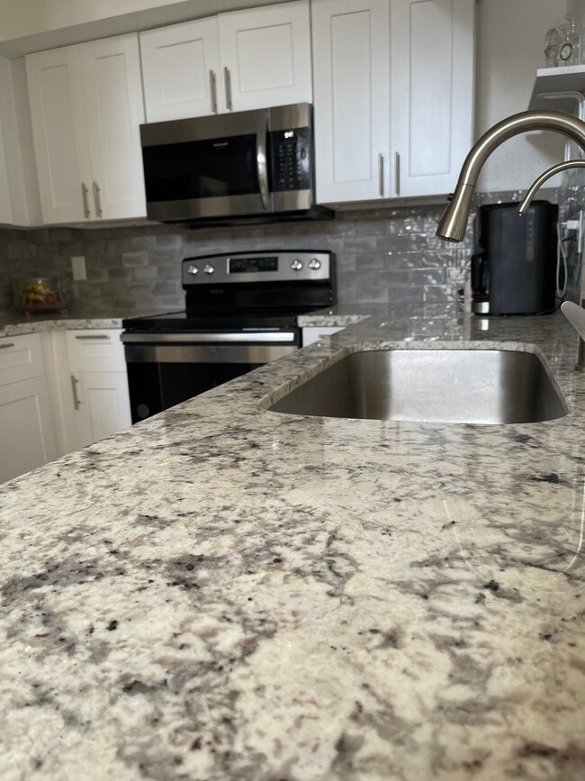 Photo - 10855 Meadowglen Ln Apartment
