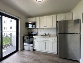 Building Photo - 529 SW 4th St