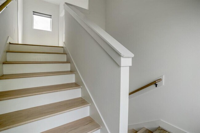 Building Photo - 1202 E 32nd 1/2 St