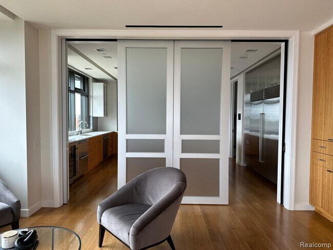 Foto del edificio - 34977 Woodward Ave