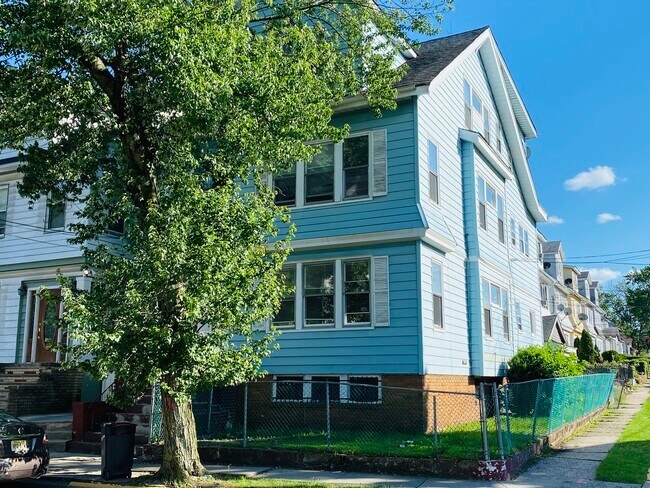 Building Photo - 97 University Pl