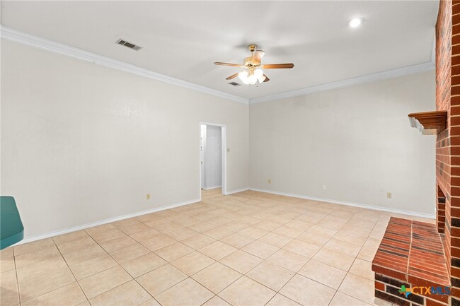 Building Photo - 1502 Oak Knoll Ln