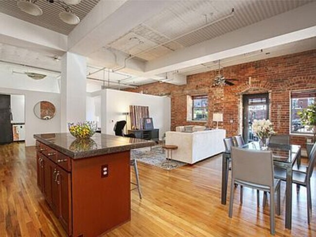 Building Photo - 2261 Blake St