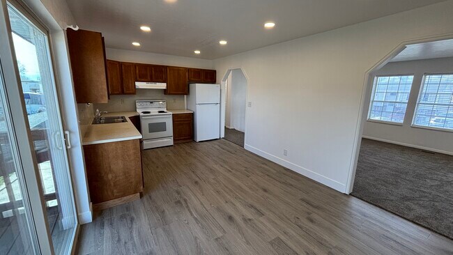 Building Photo - 391 S 1000 W St