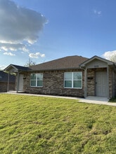 Building Photo - 507 W Broadway St