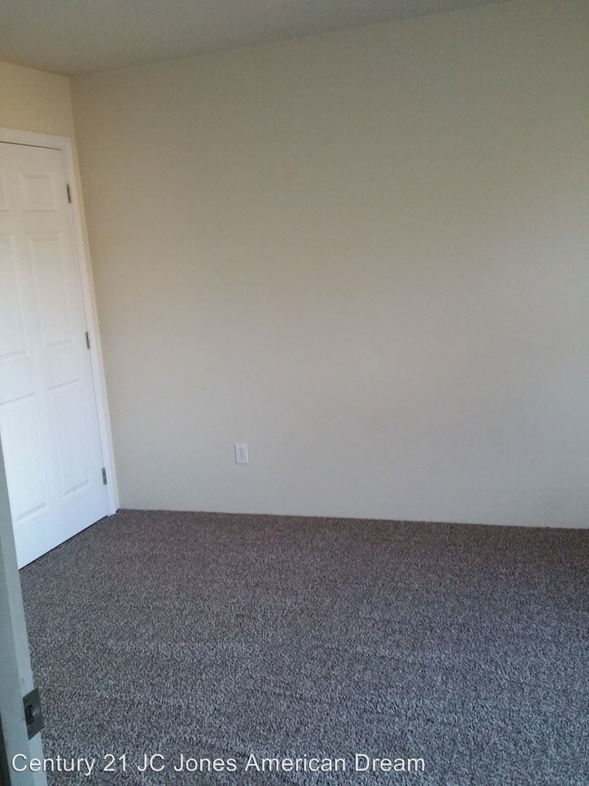 Foto del edificio - 930 SW Bridge St