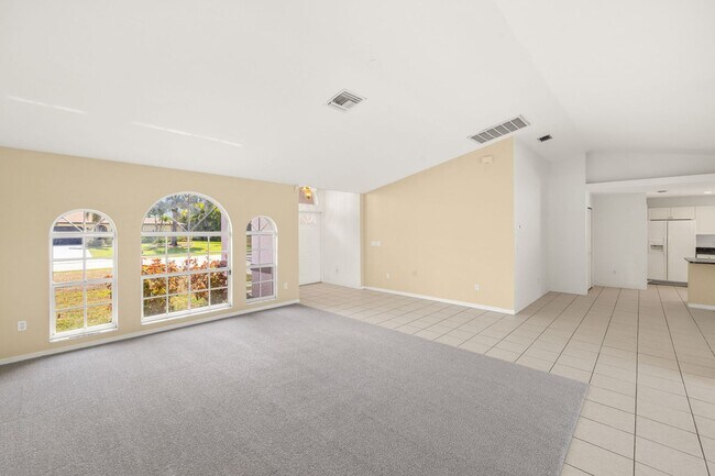 Building Photo - 3 Bed 2 Bath Pool Home