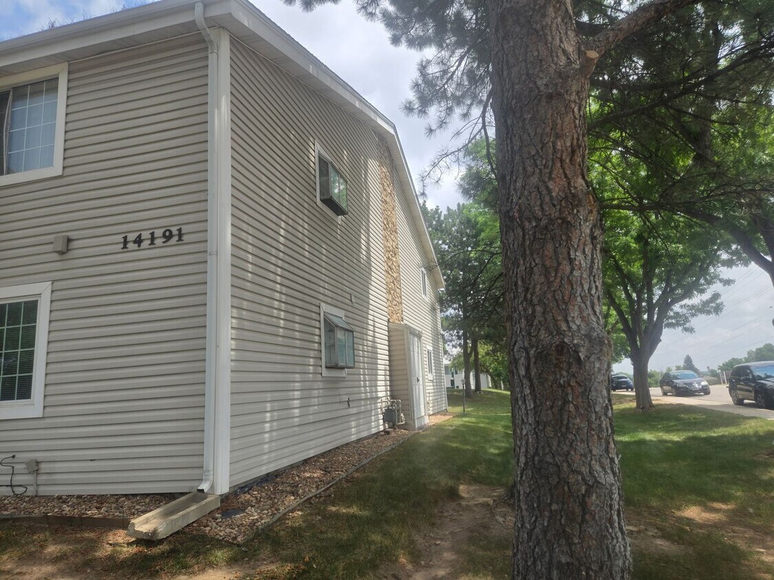 Building Photo - 14191 E Jewell Ave