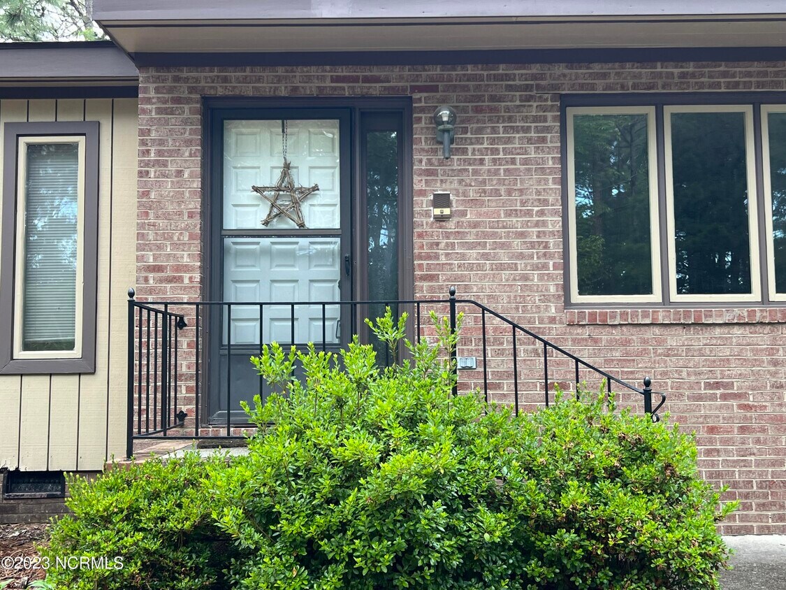 Foto principal - 101 Sandham Ct