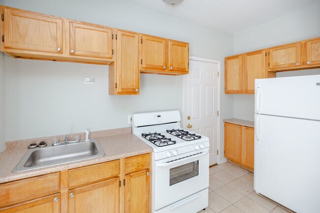 Building Photo - 435 E Oakwood Blvd
