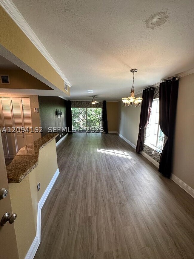 Foto del edificio - 5102 NW 79th Ave