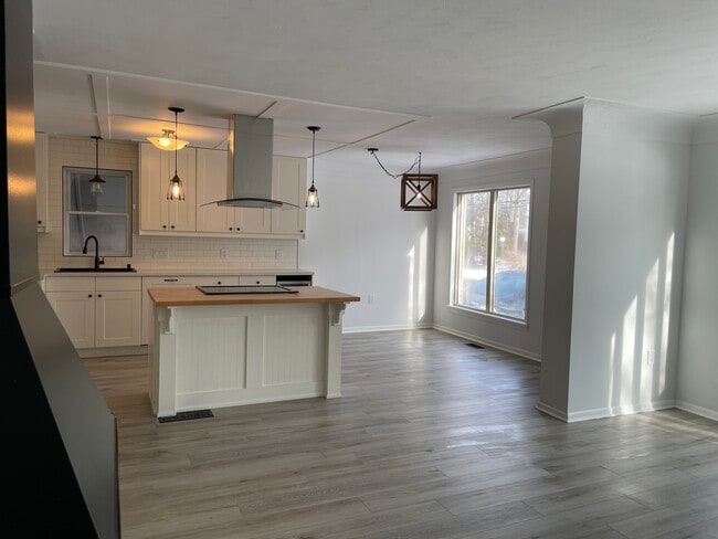 Building Photo - 116 Upper Paradise Rd