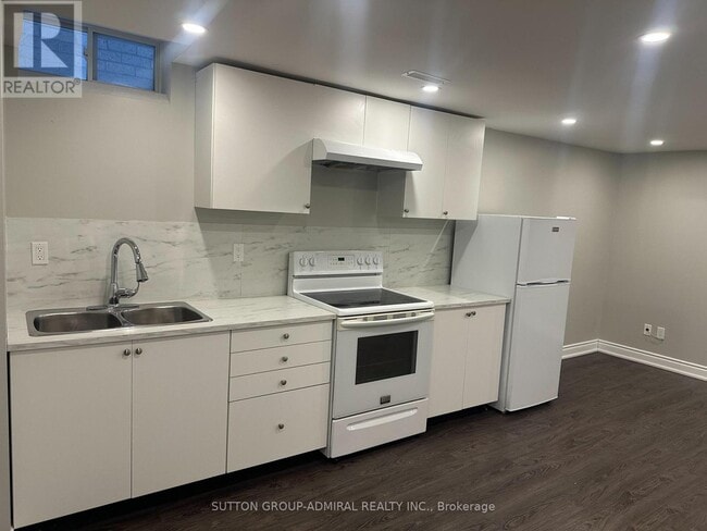 Photo du bâtiment - 100 Gilmore Crescent