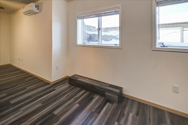 Foto del edificio - Beautifully Remodeled 2-Bedroom Apartment | Madison’s West Side — Minutes from Downtown!