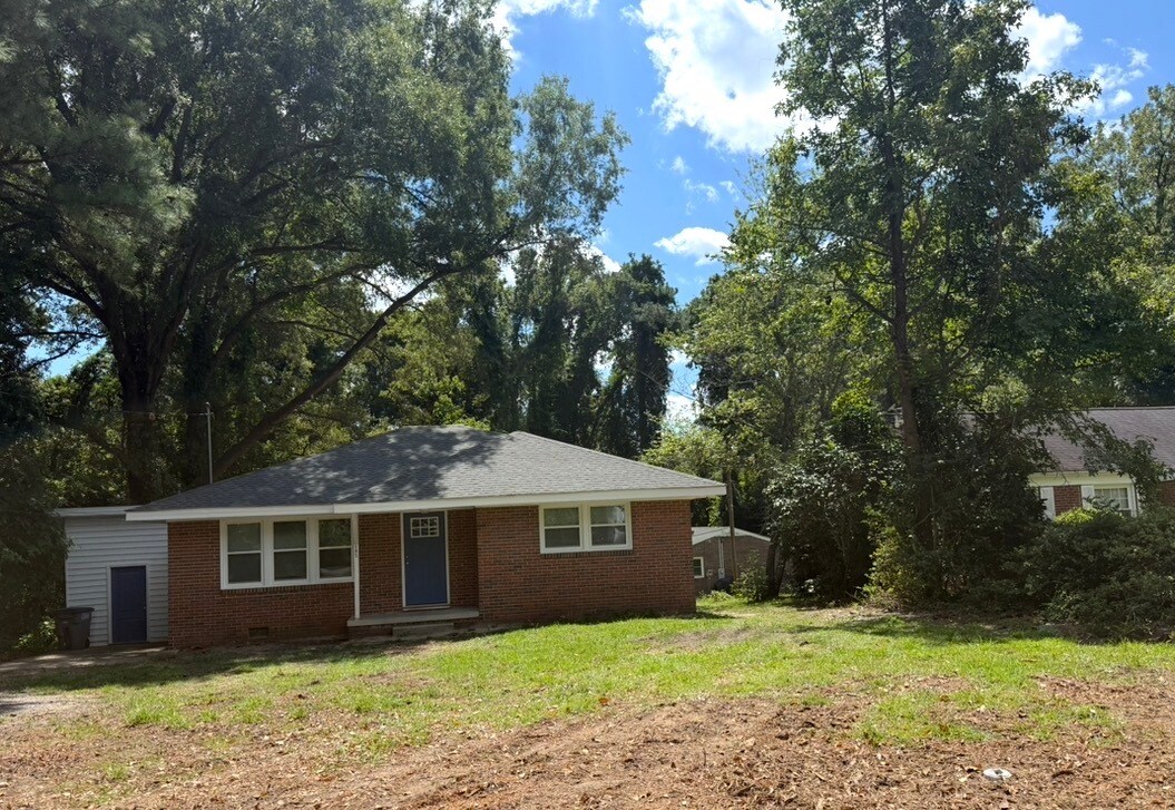 Building Photo - 805 Tyan St