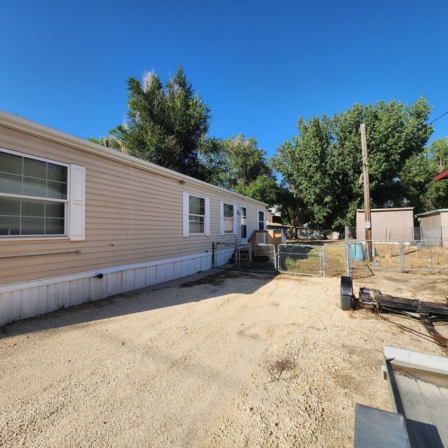 Building Photo - Cozy 2 Bedroom Mobile Home
