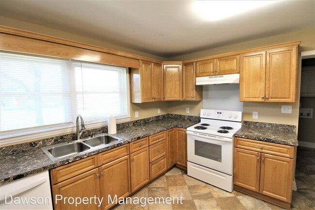 Building Photo - 2 br, 1.5 bath House - 2116 Oakdale Road
