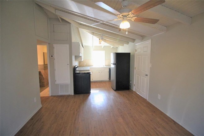 Building Photo - 1329 Tawakoni Dr