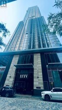 Building Photo - 11-4811 Yorkville Ave