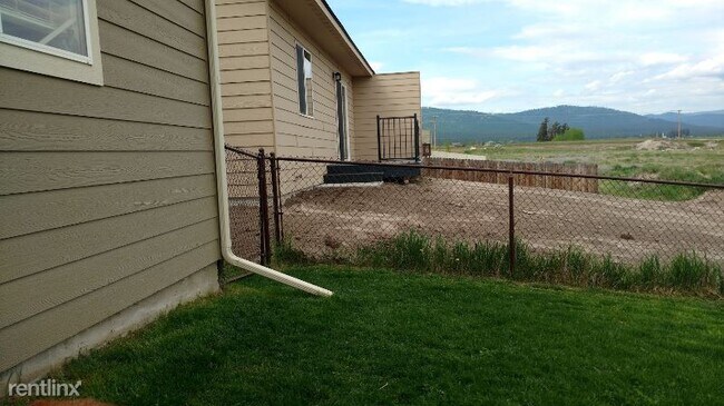 Building Photo - 461 Mountain Vista Way