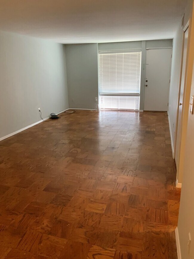 Building Photo - Beautiful 1st floor 1BR/1BA Condo in Oxon ...