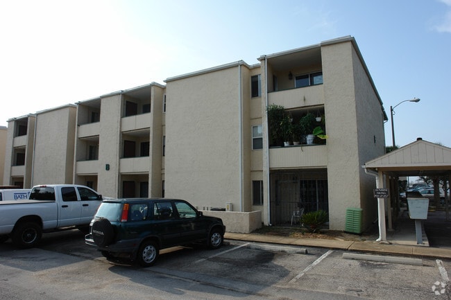 Foto del edificio - The Cedars