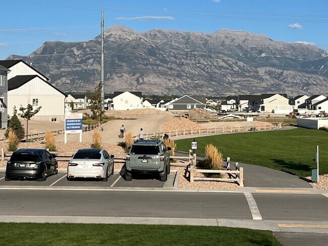 Foto del edificio - 3757 Cold Spring Dr