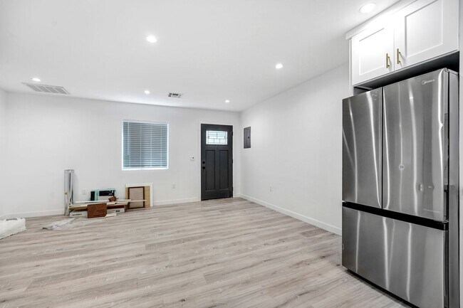 Building Photo - 4 Bedroom West Lancaster