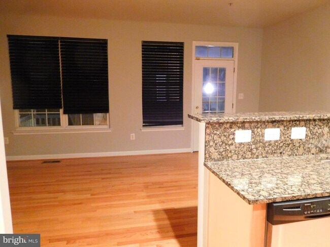 Foto del edificio - 4302 Talmadge Cir