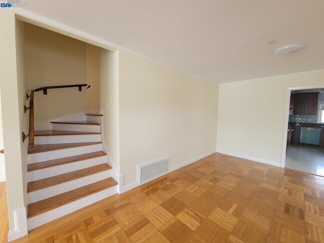 Foto del edificio - 1470 Holloway Ave