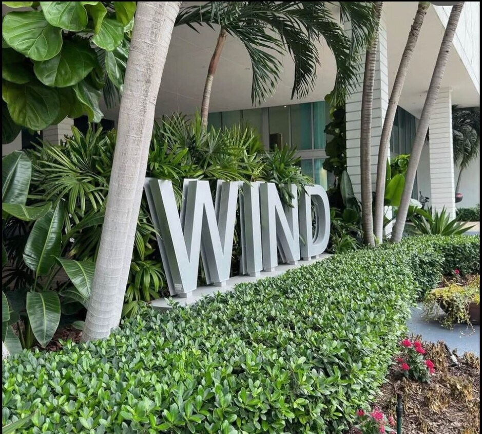 Foto principal - 350 S Miami Ave