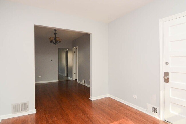 Foto del edificio - 3644 N Albany Ave