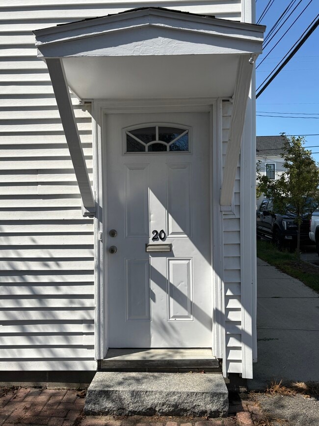 Entrance - 20 Cass St
