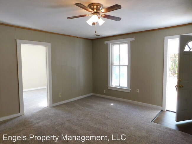 Building Photo - 3 br, 1 bath House - 820 W 6th