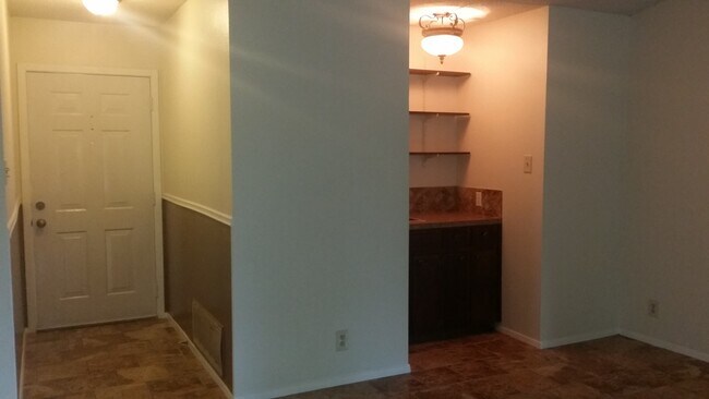 Building Photo - 7202 Silvermine Dr